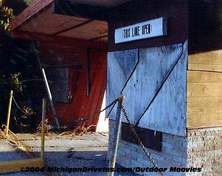 Starlite Drive-In Theatre - Starlite Ticket Booth 1987 Courtesy Outdoor Moovies